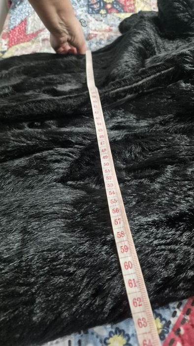Haină blană naturală neagră, lungă, mărimea estimata  XXL, căptușeală satinată