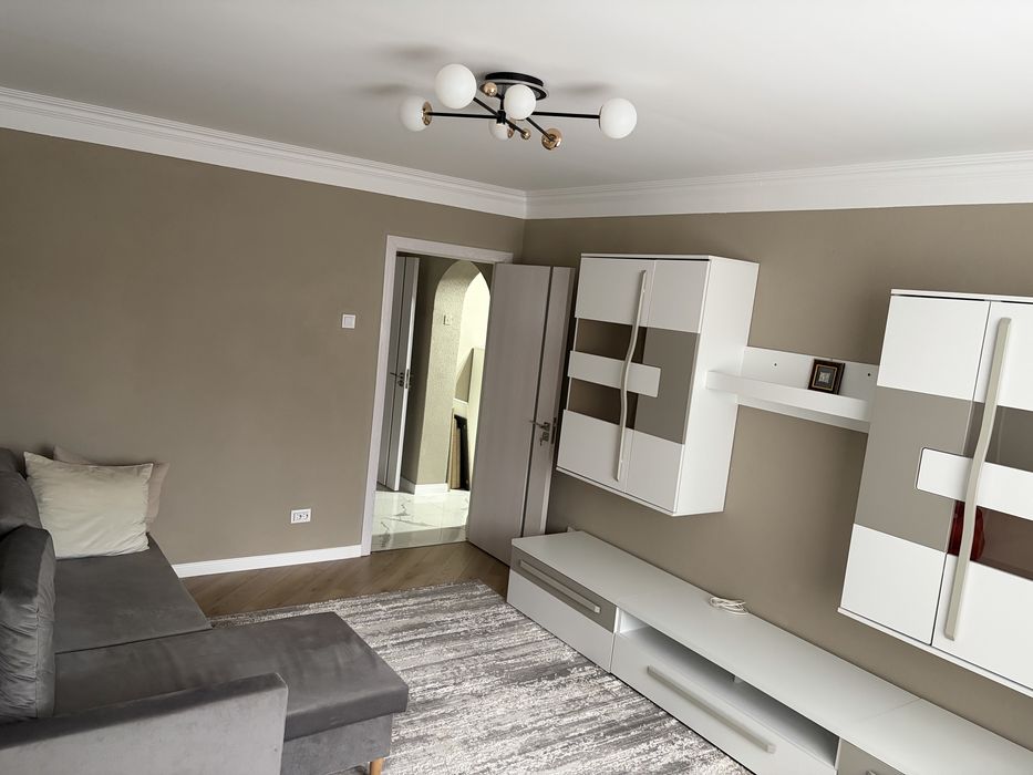 Inchiriez apartament 3 camere