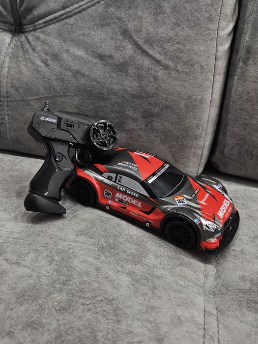 Продам машинку на радиоуправлении