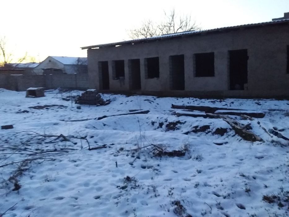 6 sotx uchastka sotiladi