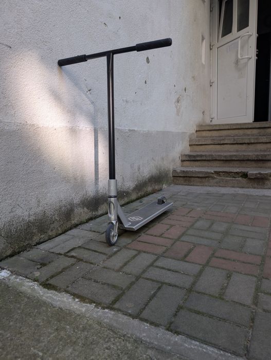 Trotineta Striker Gravis L (scoot)