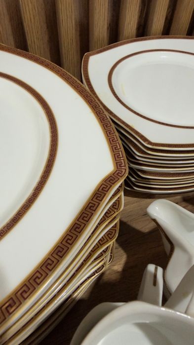 Сервиз столовой  продам