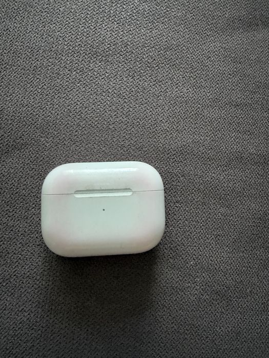 Оригинал, один наушник.