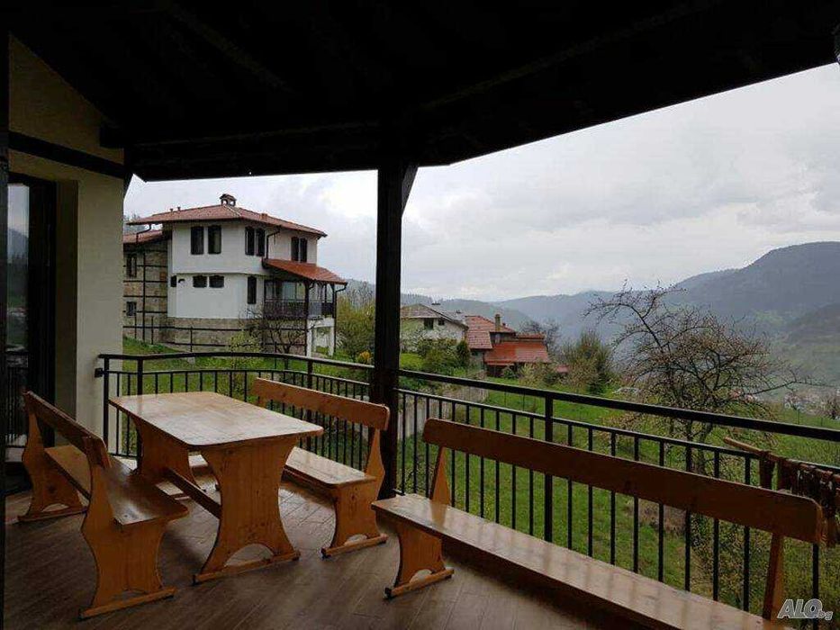 Къща за гости Мечата дупка Момчиловци