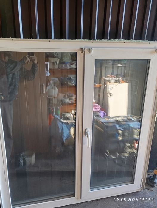 Продам пластиковые окна в комплекте.
