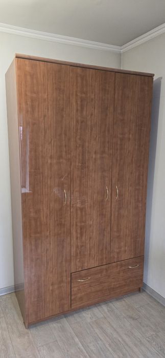 шкаф в комнату с тумбой