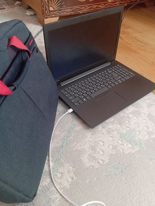 Lenevo IdeaPad  (81D)