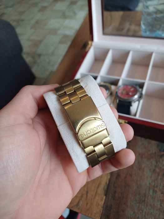 Продавам лот от часовници swatch, panerai, casio, poljot, parkside
