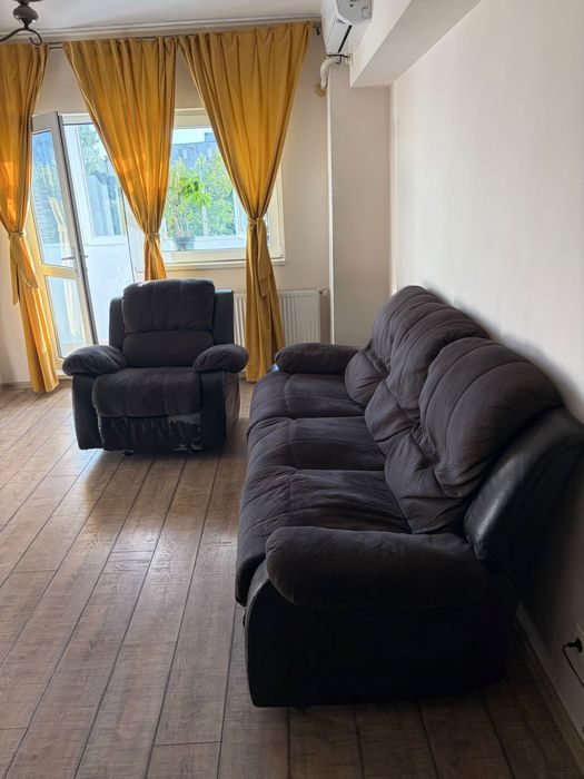 Canapea cu recliner