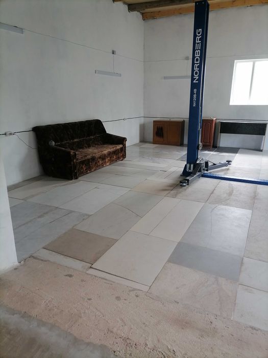 Сдам в аренду сто 90кв/м, подъемник 4 тонник.