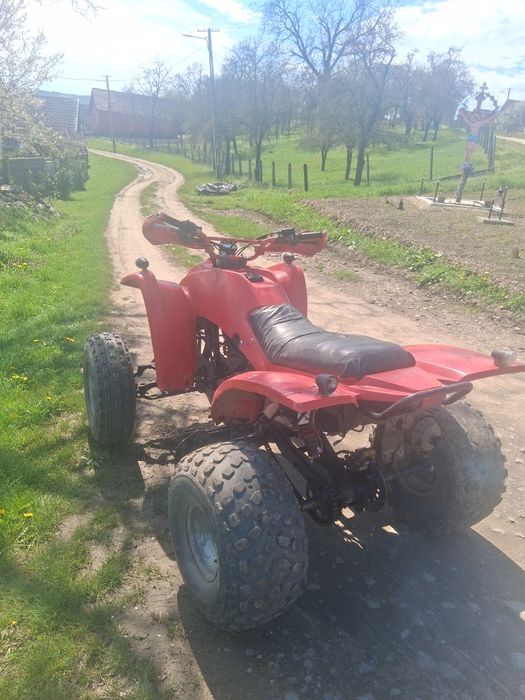 Vând atv adly 300