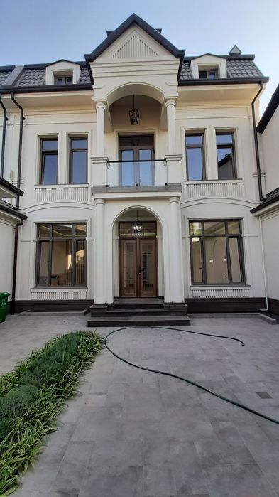 Срочно продаётся евродом Никитина 2.3-соток 6-комнота 2-этаж+подвал