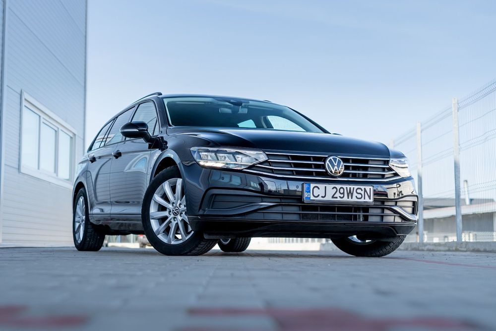 Volkswagen Passat ACC-Automat-An 2024–Camera-52.434 km-TVA Deductibil-Navigatie-Daylight