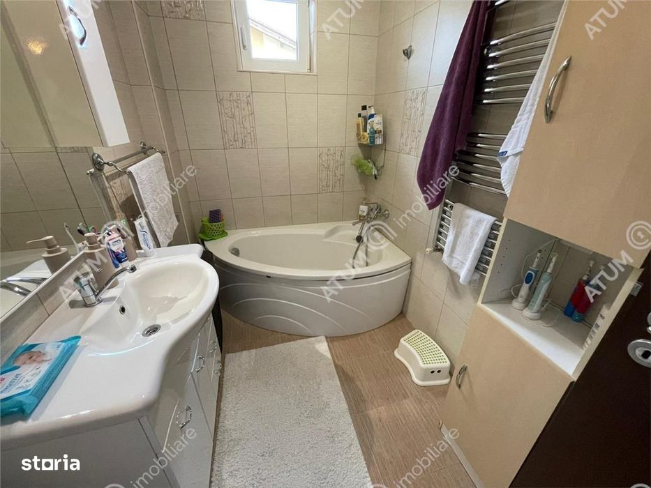 Apartament 3 camere decomandate balcon loc parcare zona Turnisor Sibiu