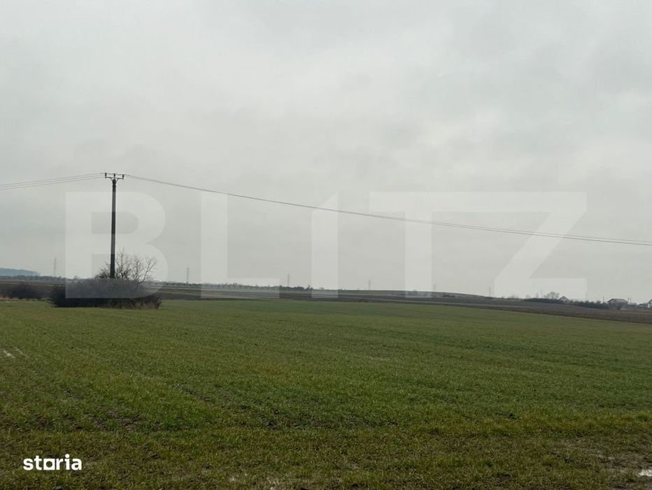 Teren mixt intravilan + extravilan, 10.400 mp, deschidere 50 m, zona E