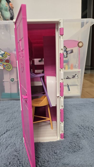 Casa lui Barbie cu accesorii