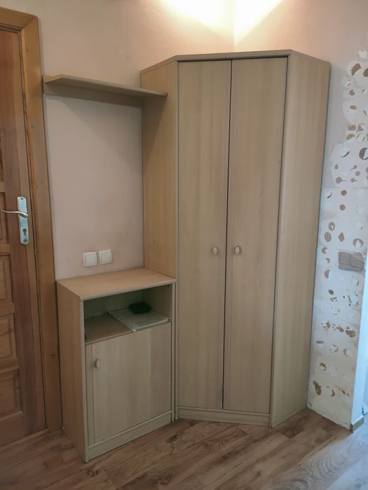 Продам прихожую светлую