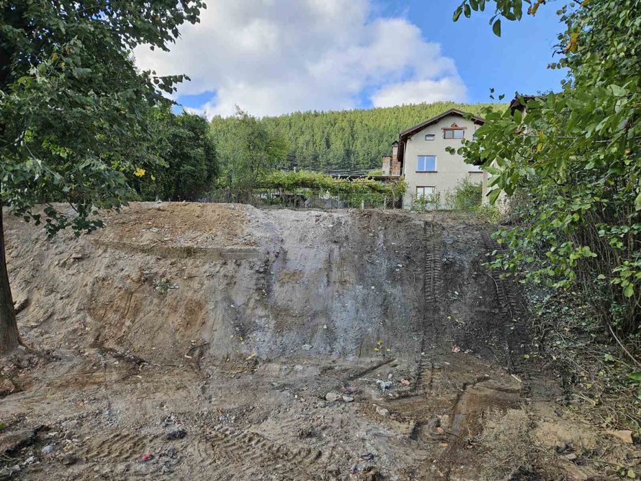 Продава се Парцел в Своге - 505 кв.м за 70 €/кв.м - Снимка #2