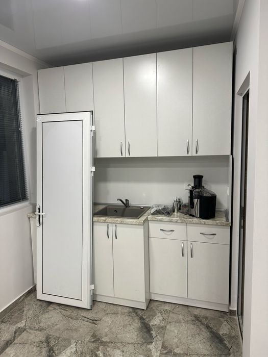 Отдавам под наем самостоятелен етаж за бизнес дейност