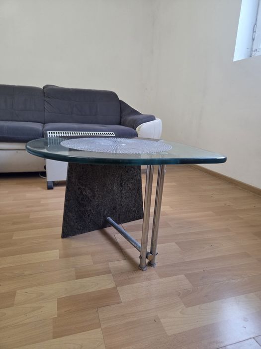 Masuta din granit negru si sticla