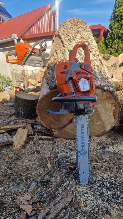 Lemne de foc tăiat și crăpat mecanizat.