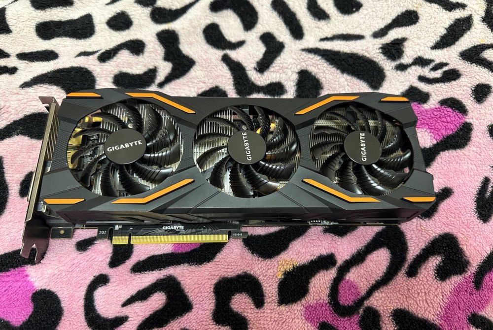Gtx 1080 gigabyte в идиальном состоянии