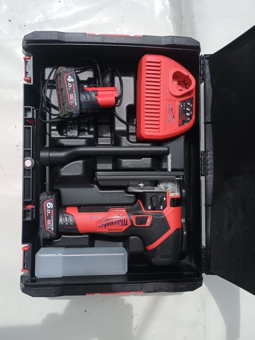 Fierastrau pendular milwaukee fjs , la cutie cu 2 baterii + incarcator