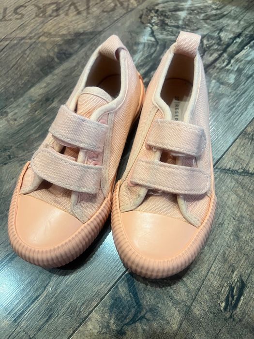 Затворени обувки за момиченце