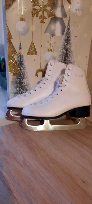 Коньки фигурные Nicole