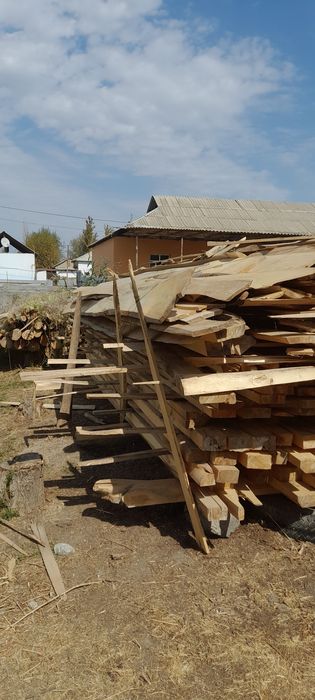 Uchastka, 7,5 sotix sotiladi, 3-4 xonali domga almashiladi kelishiladi