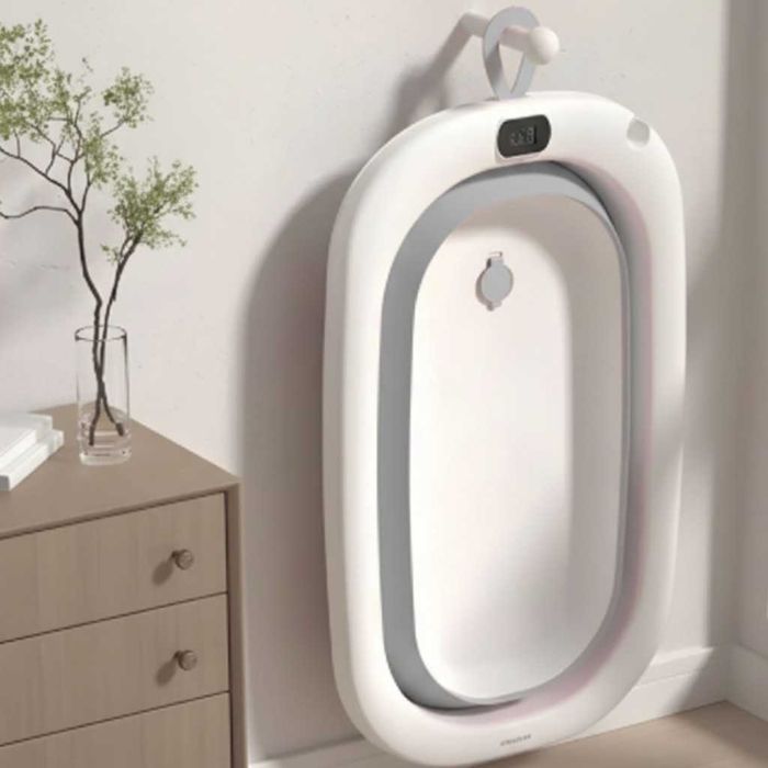 Сгъваема бебешка вана с термометър и възглавница.