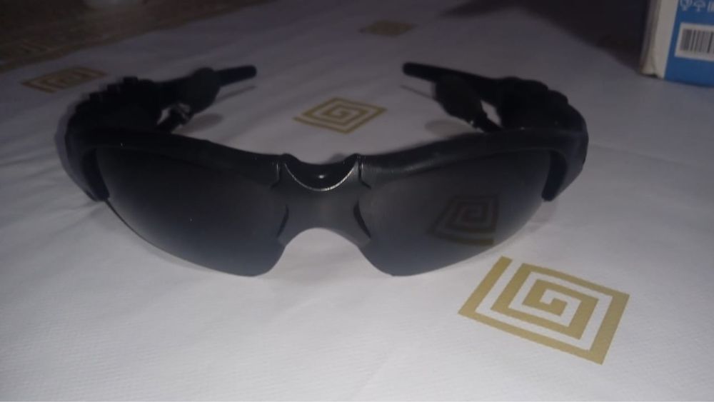 Очки с наушинками