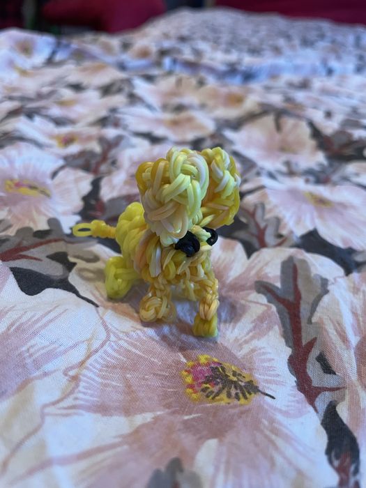 Браслеты,фигурки и брелки