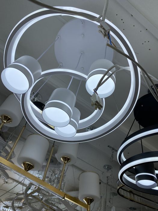 Люстры 2 штуки есть отдам