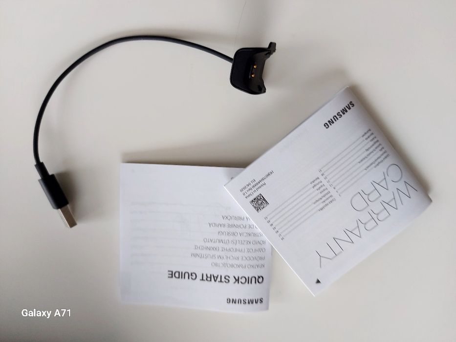 Фитнес гривна Samsung Galaxy Fit2 + подарък 2 каишки