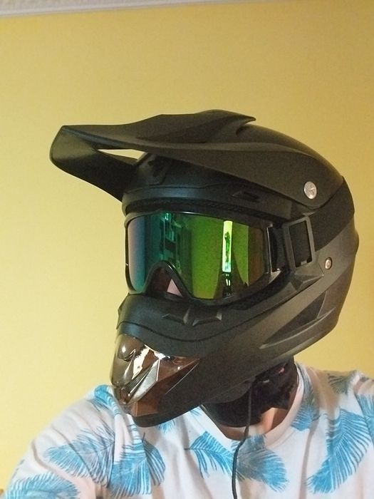 Cască enduro negru mat+ cagulă și o pereche de mănuși moto