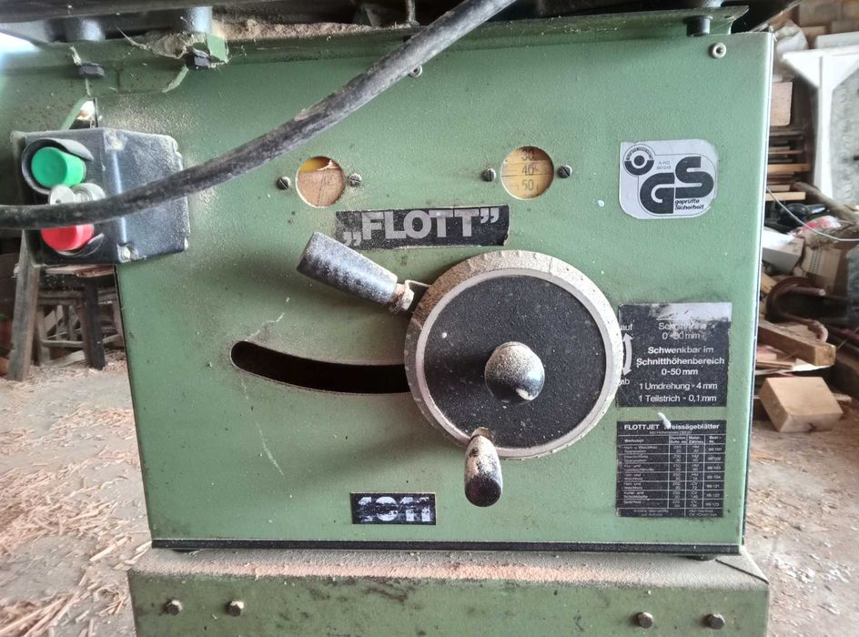 Masina de rindeluit la grosime 800 ,  circular cu masa mobila, abric, combinata tamplarie