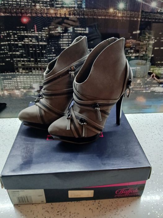 Дамски обувки с ток Buffalo