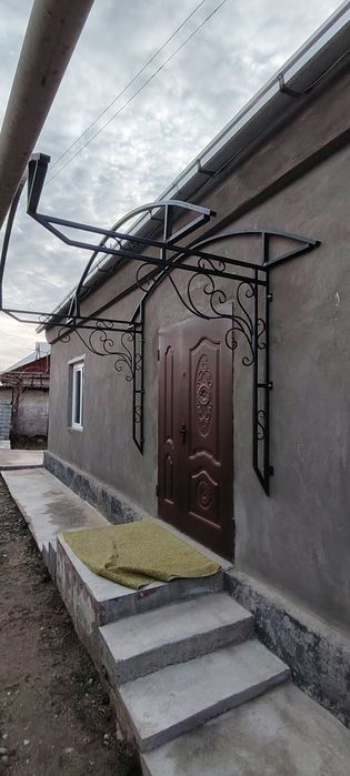 Металлический из профиля навес над входом | 3 м | Прочный