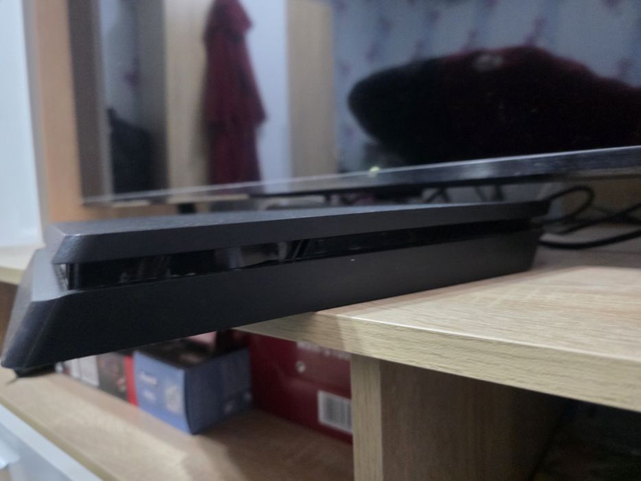 Продава се Playstation 4