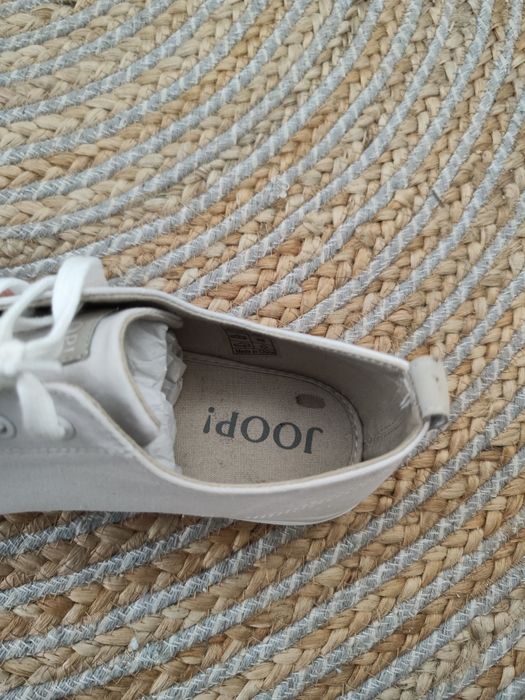 Продавам чисто нови маратонки