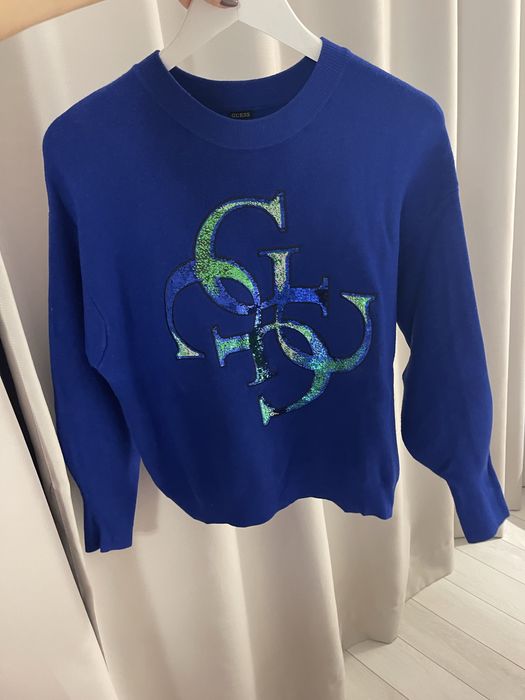 Оригинален пуловер на Guess