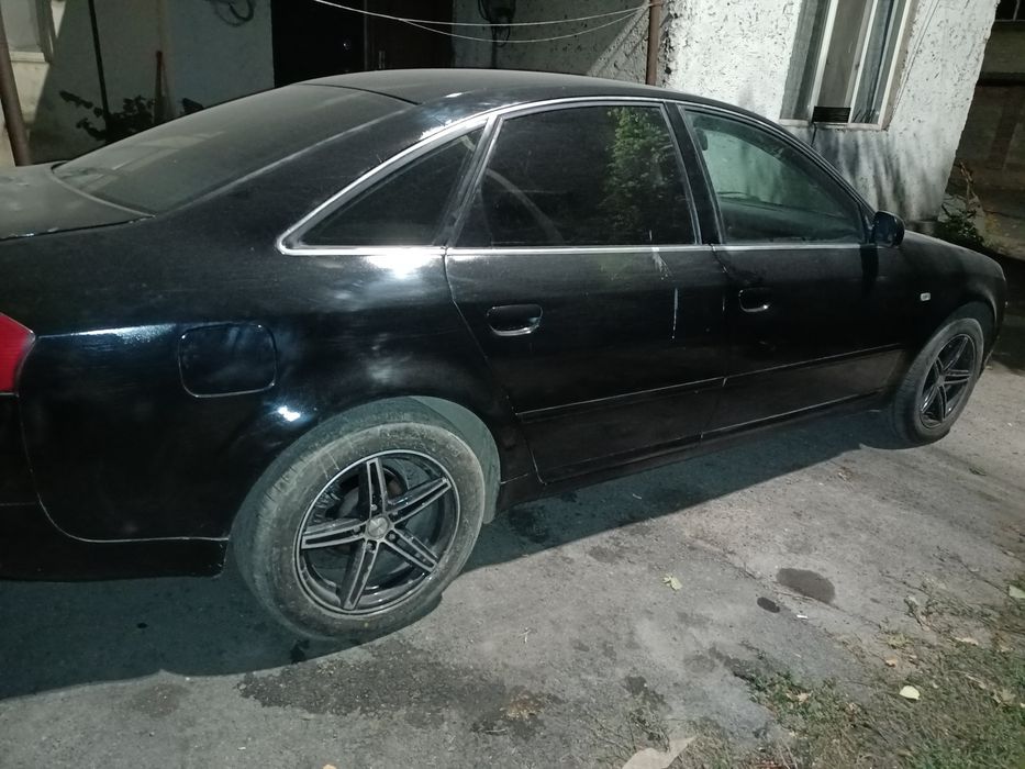 подаю Ауди А6 С5 1997год