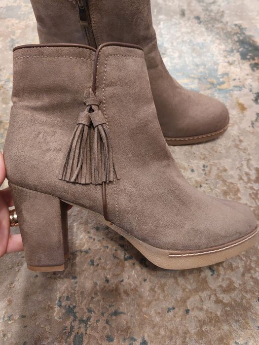 Cizme mărime 41. Noi.