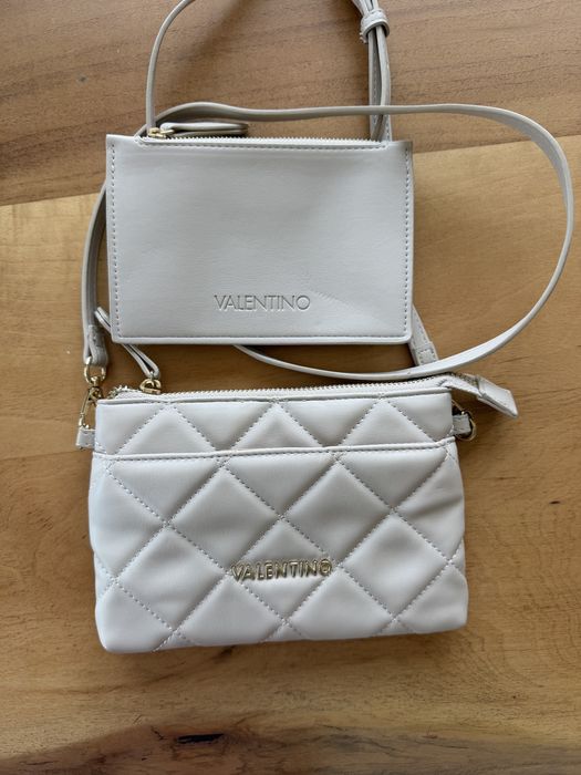 Малка чантичка Valentino  в бежов цвят