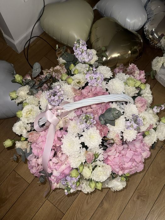 Продам 2 шт цветы в корзине