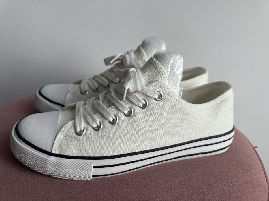 Teniși albi clasici din pânză