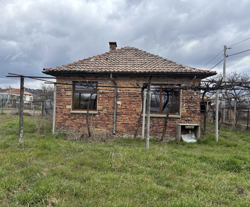 КЪЩА с ГОЛЯМ ДВОР в с. Васил Левски