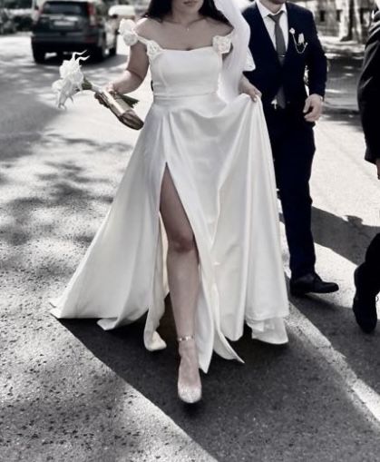 Сватбена / булчинска бяла рокля