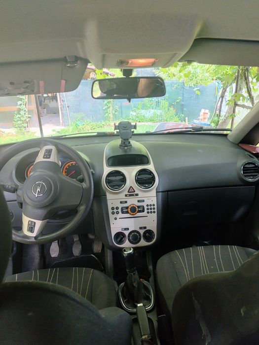 Vând Opel Corsa D – 5 Uși – Arată și Rulează Excelent!